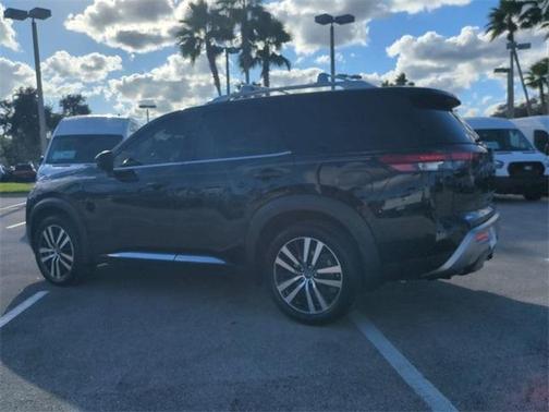 2023 Nissan Pathfinder Platinum