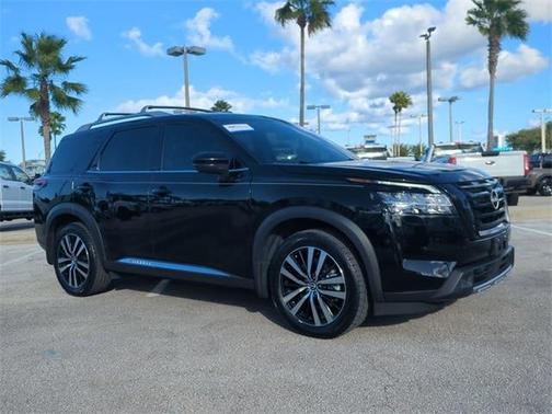 2023 Nissan Pathfinder Platinum