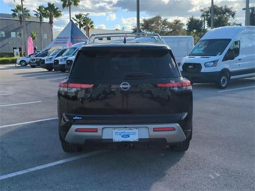 2023 Nissan Pathfinder Platinum