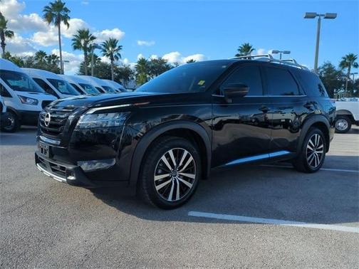2023 Nissan Pathfinder Platinum