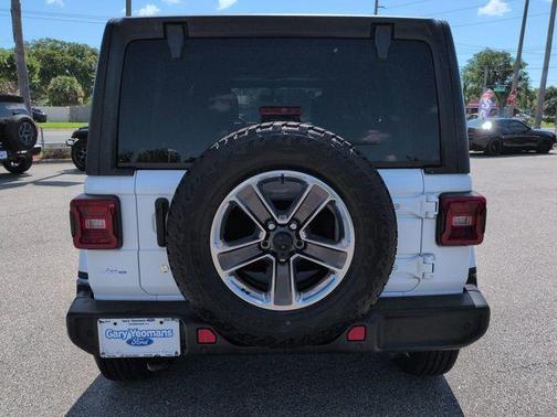 Bright White Clearcoat 2018 Jeep Wrangler Unlimited Sahara