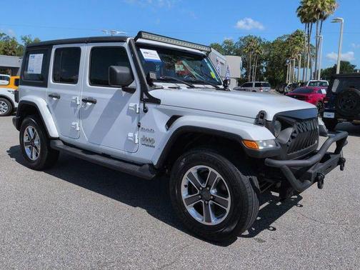 Bright White Clearcoat 2018 Jeep Wrangler Unlimited Sahara