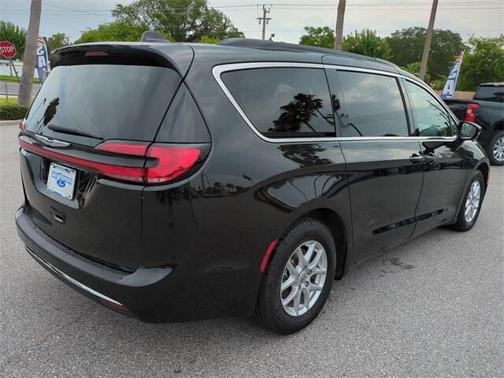 2022 Chrysler Pacifica Touring-L