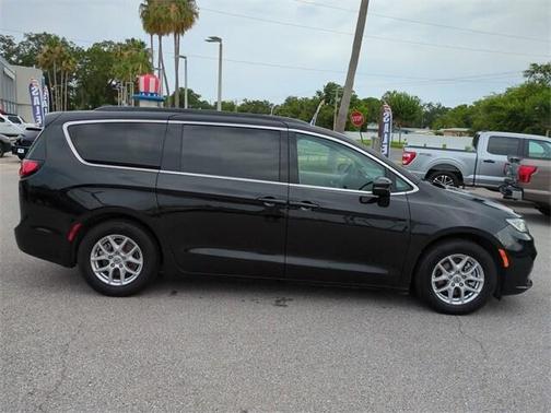 2022 Chrysler Pacifica Touring-L