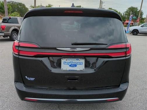 2022 Chrysler Pacifica Touring-L