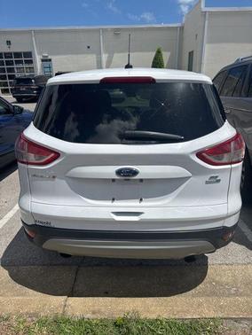 Oxford White 2016 Ford Escape SE