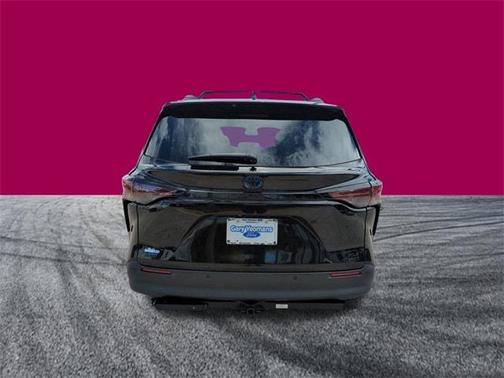 2024 Toyota Sienna Woodland Edition