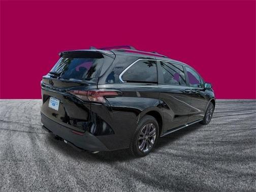 2024 Toyota Sienna Woodland Edition