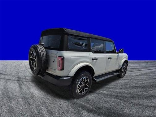 Desert Sand 2026 Ford Bronco Outer Banks