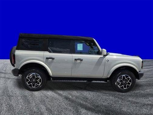 Desert Sand 2026 Ford Bronco Outer Banks