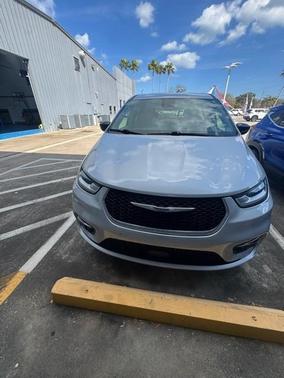 2024 Chrysler Pacifica Touring-L