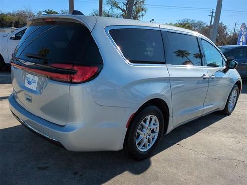 2024 Chrysler Pacifica Touring-L