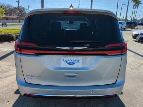 2024 Chrysler Pacifica Touring-L