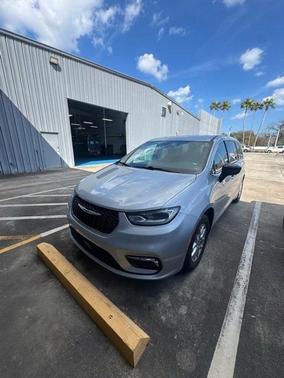 2024 Chrysler Pacifica Touring-L