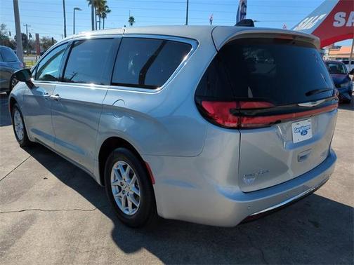 2024 Chrysler Pacifica Touring-L
