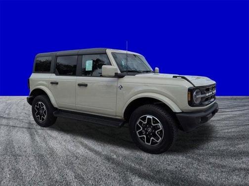 Desert Sand 2026 Ford Bronco Outer Banks