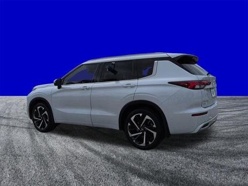 Red 2024 Mitsubishi Outlander SEL