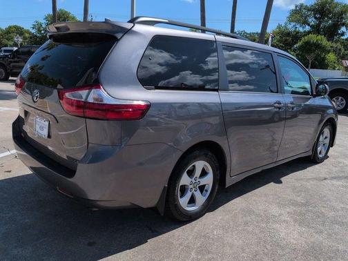 Predawn Gray Mica 2018 Toyota Sienna LE