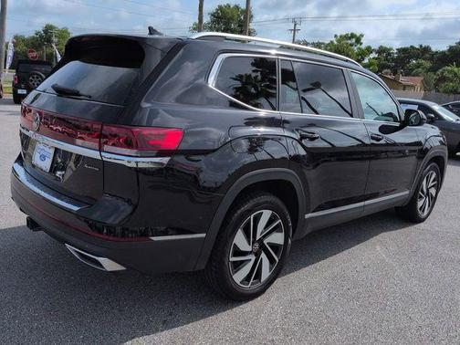 Deep Black Pearl Effect 2024 Volkswagen Atlas 2.0T SEL