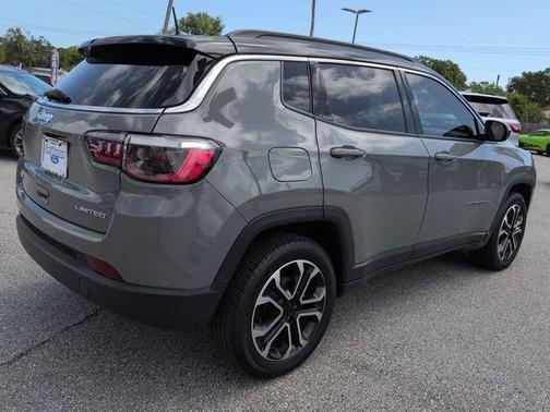 Sting Gray Clearcoat 2024 Jeep Compass Limited