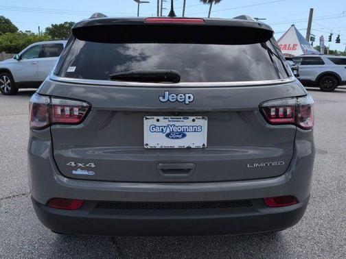 Sting Gray Clearcoat 2024 Jeep Compass Limited