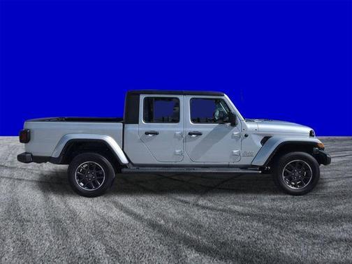 Silver Zynith Clearcoat 2023 Jeep Gladiator Overland