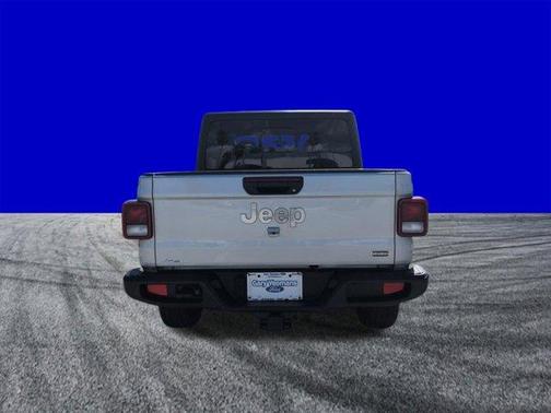 Silver Zynith Clearcoat 2023 Jeep Gladiator Overland