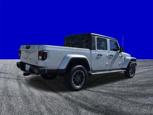 Silver Zynith Clearcoat 2023 Jeep Gladiator Overland