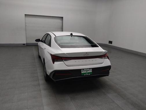 2024 Hyundai ELANTRA SE