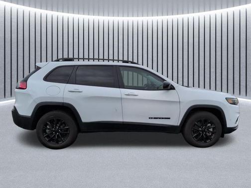 Bright White Clearcoat 2023 Jeep Cherokee Altitude