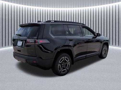 Diamond Black Crystal Pearlcoat 2026 Jeep Cherokee Laredo 4x4