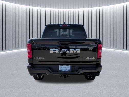 Diamond Black Crystal Pearlcoat 2026 RAM 1500 Laramie