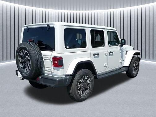 2025 Jeep Wrangler 4-Door Sahara 4x4