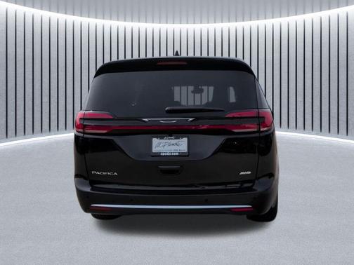 2027 Chrysler Pacifica L