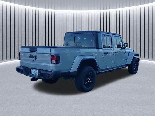 Silver Zynith Clearcoat 2022 Jeep Gladiator Sport S