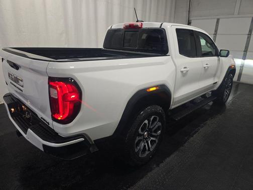 2023 GMC Canyon AT4