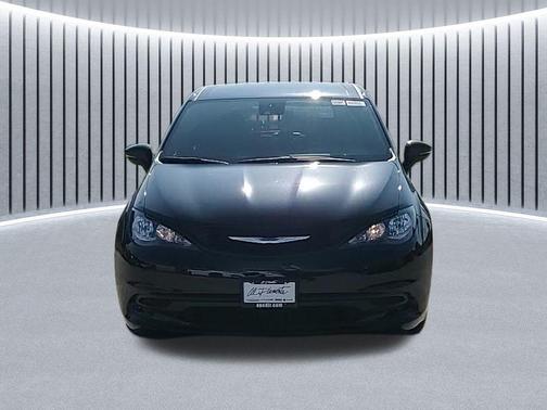 2025 Chrysler Voyager LX