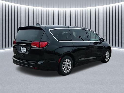 2025 Chrysler Voyager LX