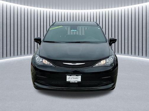 2025 Chrysler Voyager LX