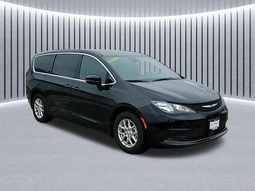 2025 Chrysler Voyager LX