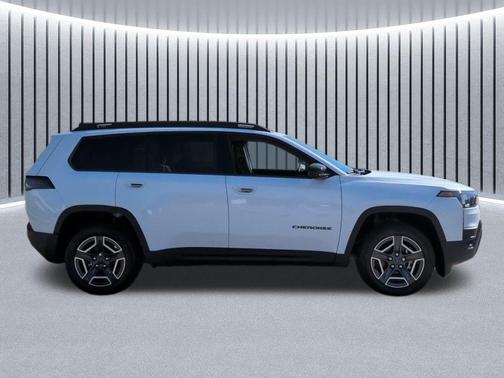 Bright White Clearcoat 2026 Jeep Cherokee Laredo 4x4
