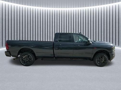 2025 RAM 2500 Laramie Crew Cab 4x4 8' Box
