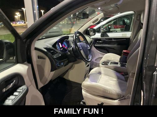 2012 Chrysler Town & Country Touring