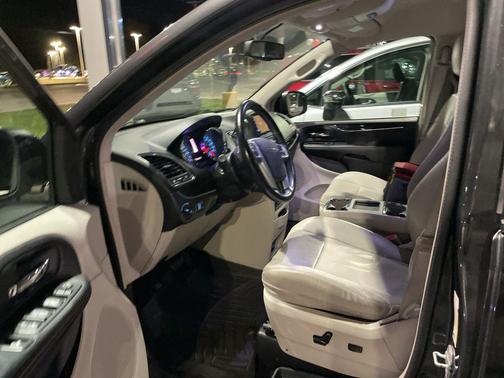 2012 Chrysler Town & Country Touring