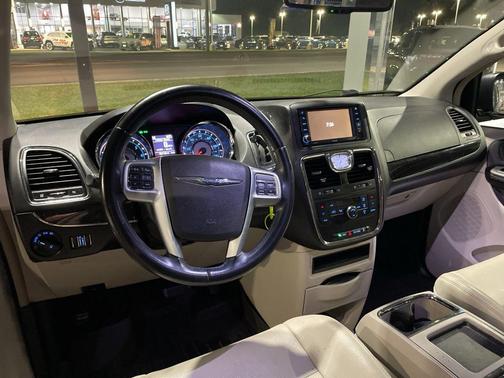 2012 Chrysler Town & Country Touring