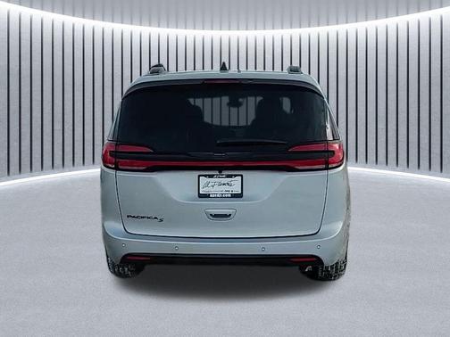 Silver Mist Clearcoat 2026 Chrysler Pacifica L