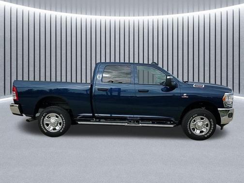 2024 RAM 2500 Tradesman Crew Cab 4x4 6'4' Box