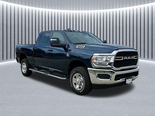 2024 RAM 2500 Tradesman Crew Cab 4x4 6'4' Box