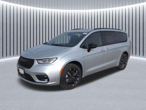 Silver Mist Clearcoat 2026 Chrysler Pacifica Limited