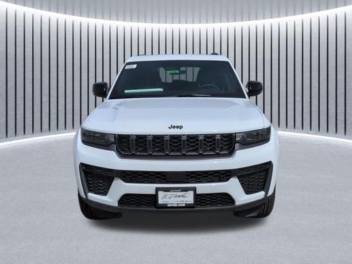 Bright White Clearcoat 2026 Jeep Grand Cherokee Altitude